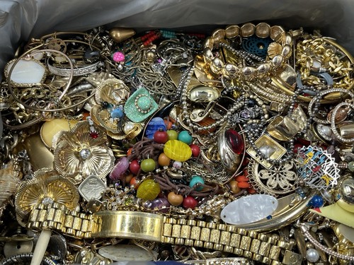 Lot pounds broken junk - of,