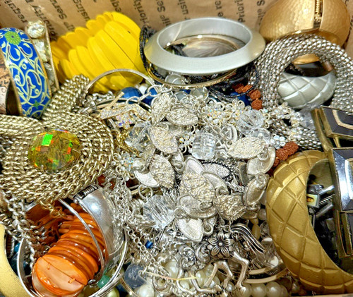 Junk jewelry mixed - lb,